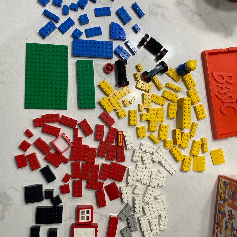 Vintage Lego tote and Lego piece lot from 1990’s - Picture 9 of 15